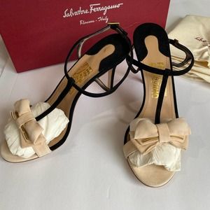 Authentic Salvatore Ferragamo Pavi Suede Bow Heels Size 9